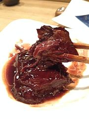 「とり千」牛ほほ肉の赤ワイン煮込み手造のあじ使用20131226-S.jpg
