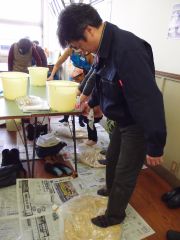 ともも味噌作り教室 濱野君②20120302-S.jpg