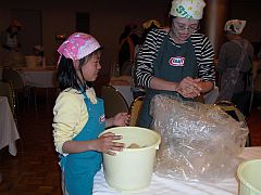 イーウェル親子の味噌作り教室20150418②-S.jpg