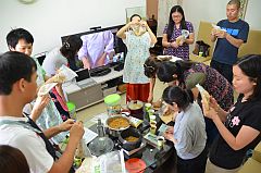 ミソガール　インドのニューデリーで味噌仕込20140502-③S.jpg