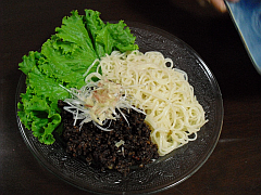 ミソガール藤本さん手料理 肉味噌じゃじゃ麺風　大野20140826-S.png