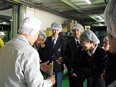 堺市の美原中学校生徒 見学20150331③-S.jpg