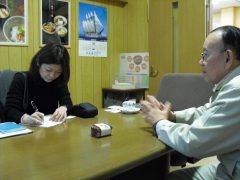 朝日新聞 角谷 取材①20110208.jpg