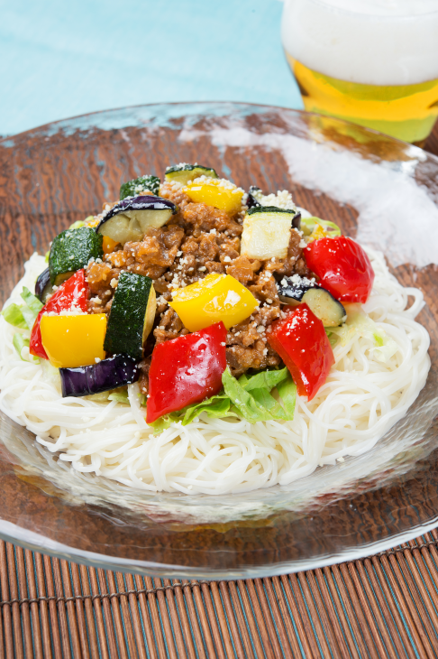 ピリ辛！肉みそと彩り夏野菜のそうめん